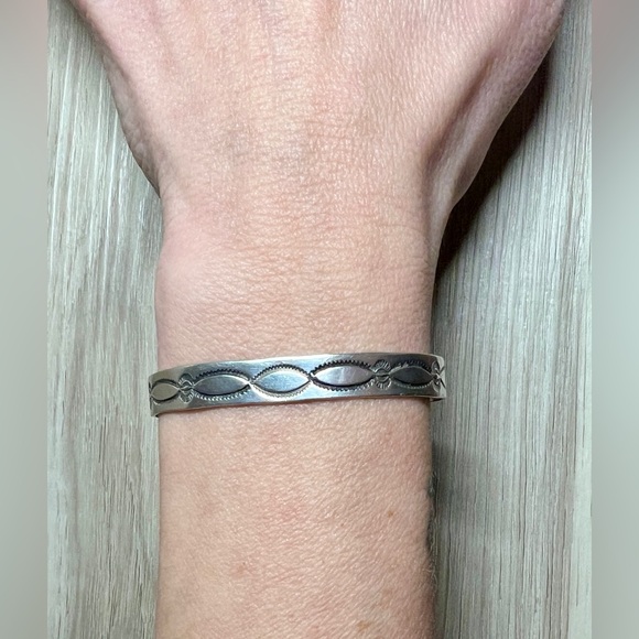 Vintage Native Handmade Maisels Sterling Silver Etched Cuff Bracelet, Size Small - Picture 7 of 7